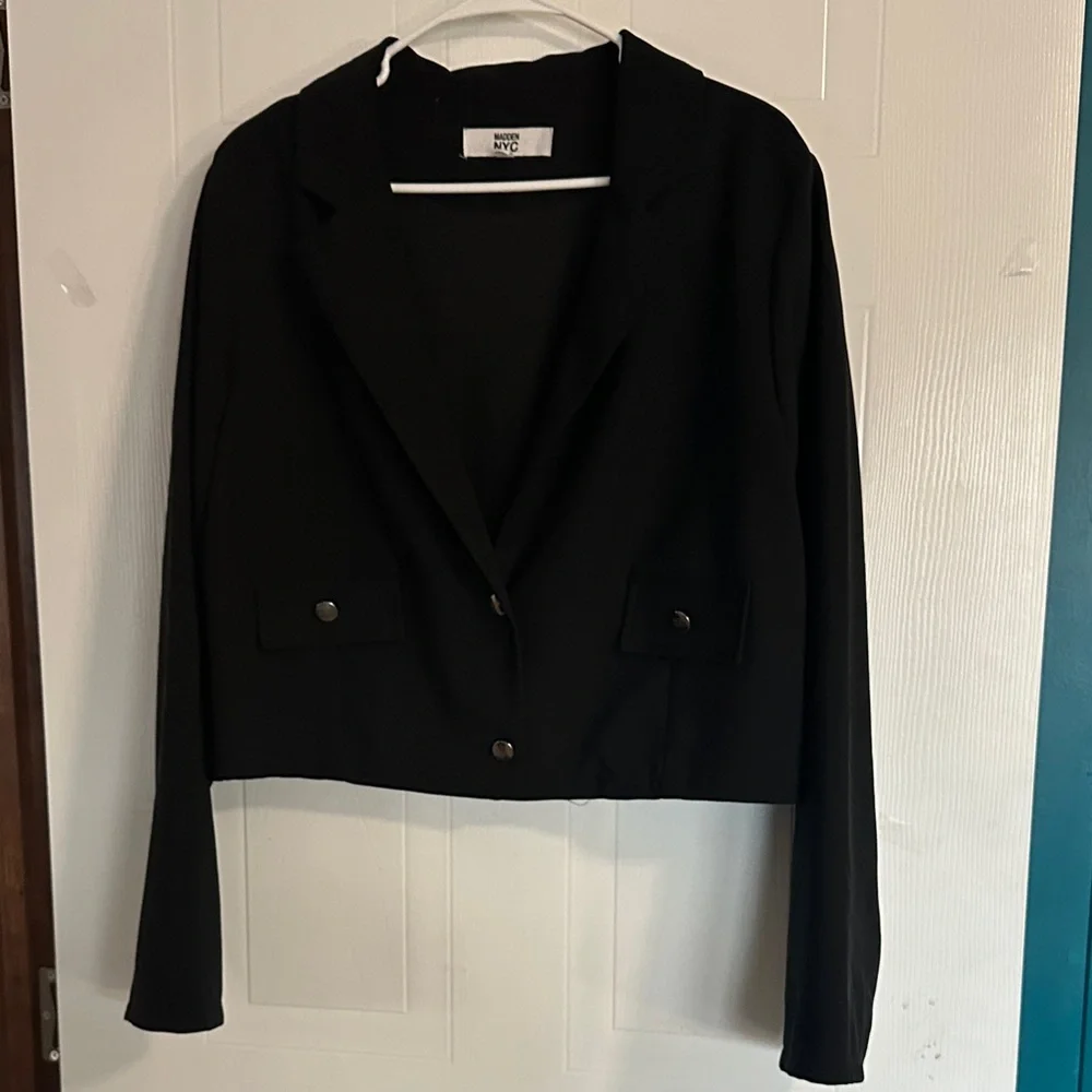 NWOT Modern Black Cropped Blazer w/ Button and Pocket Accents - Picture 4 of 8